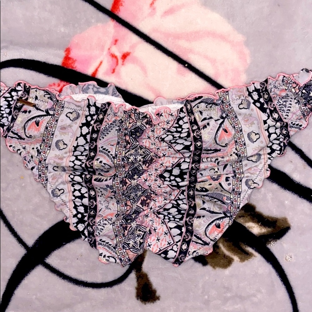 Victoria’s Secret Cheeky Ruffle bottoms